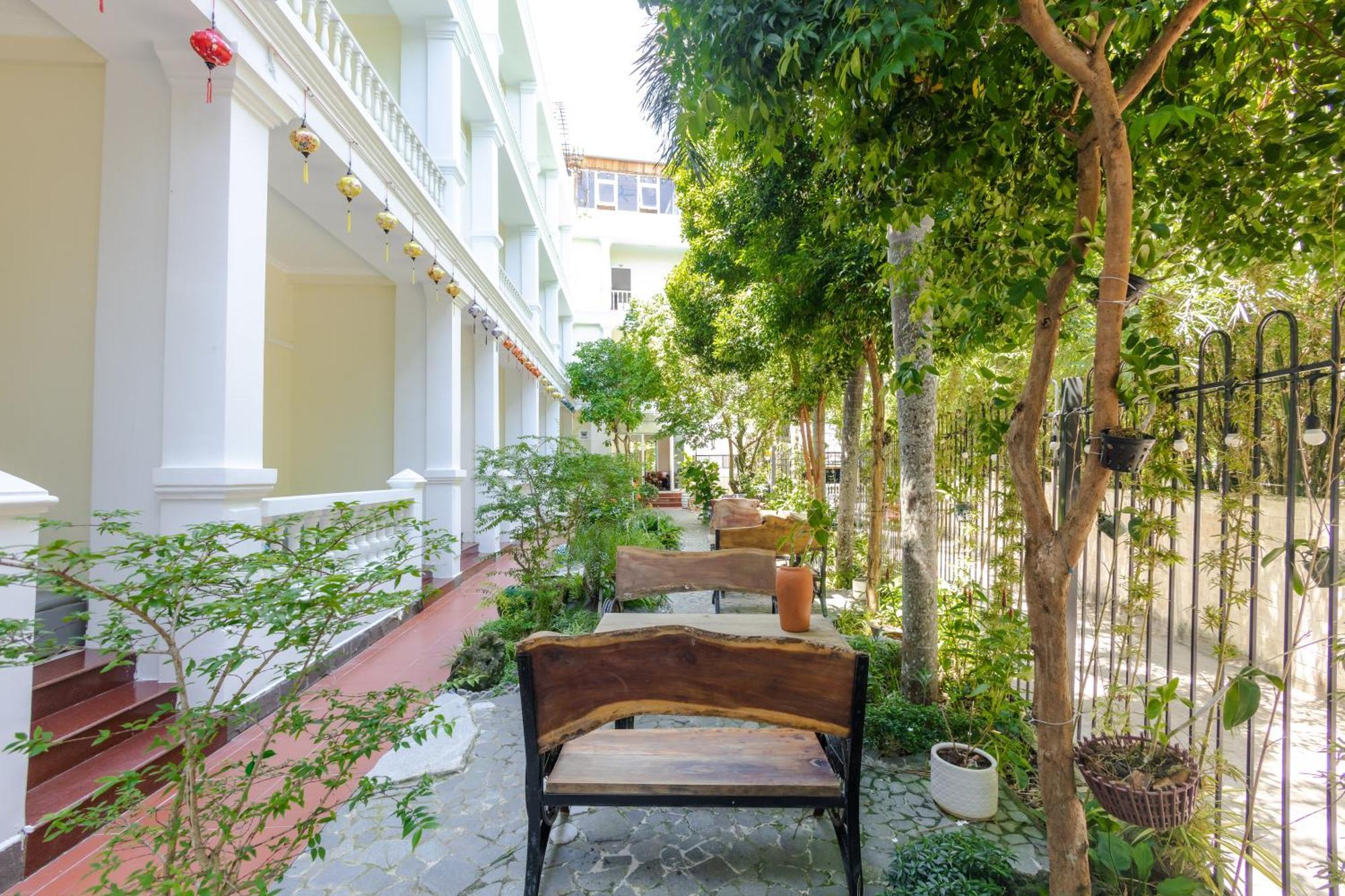 T&T Hotel And Spa Дуонг-Донг Экстерьер фото