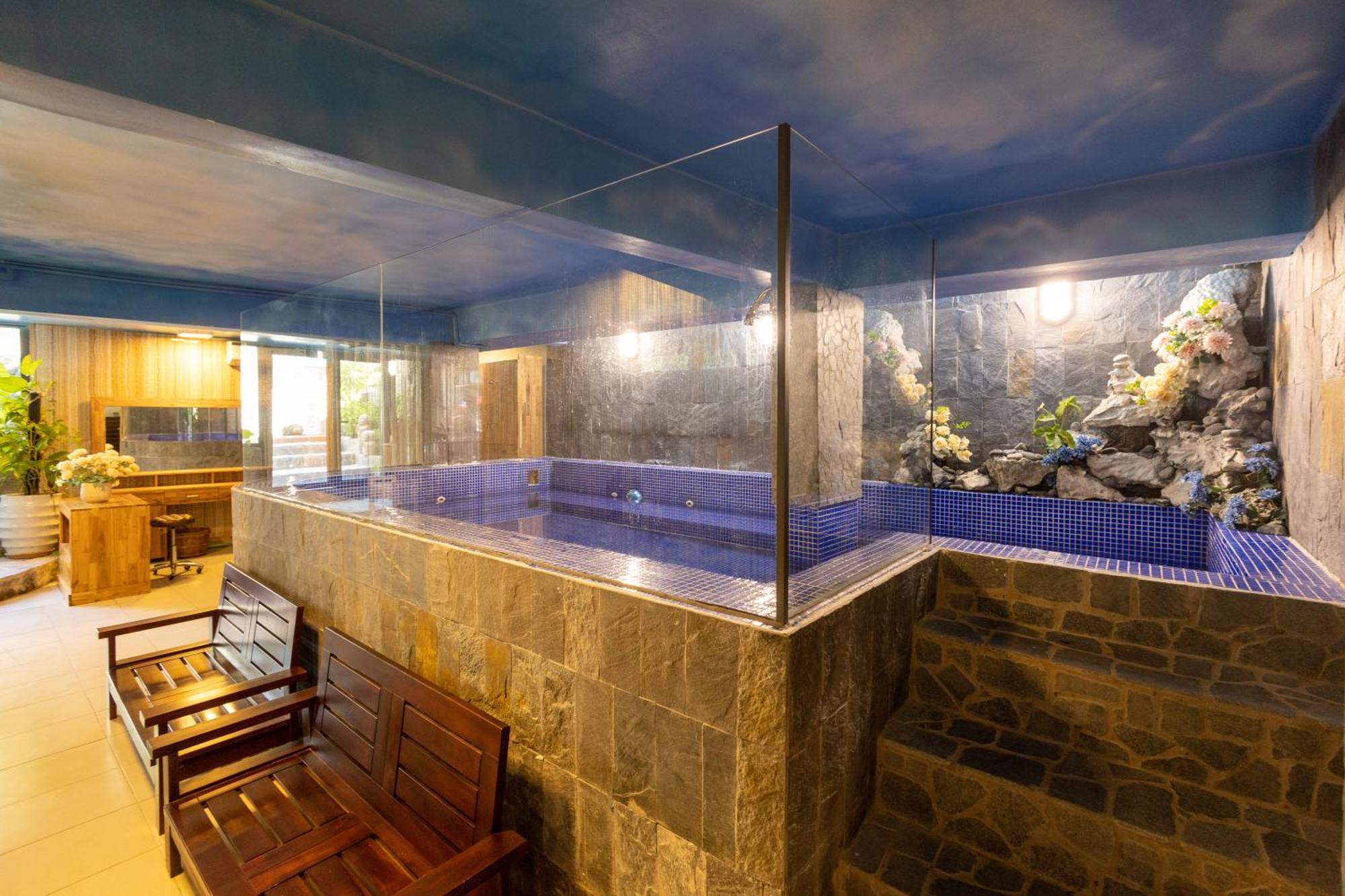 T&T Hotel And Spa Дуонг-Донг Экстерьер фото